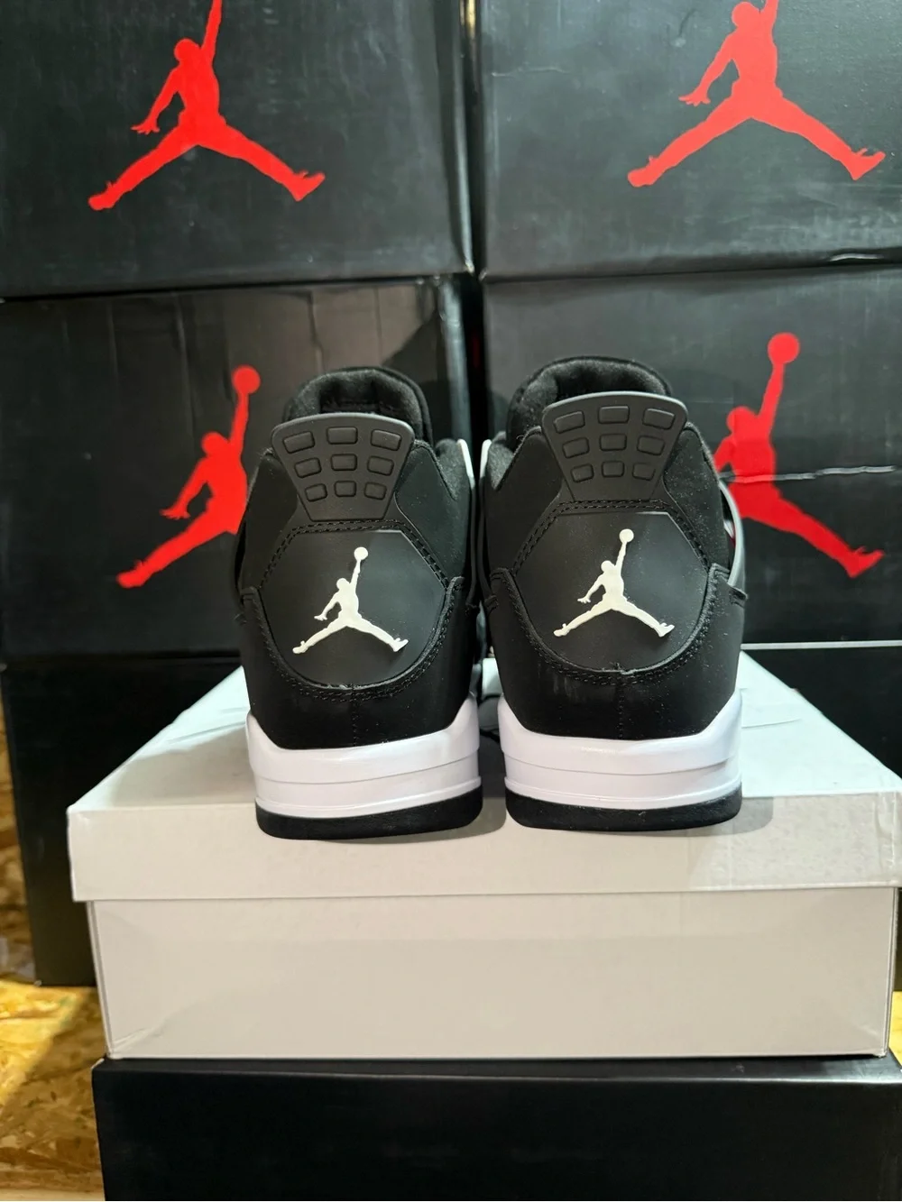 Jordan 4 Retro White Thunder Men’s Black/White Retro 4 Sneakers